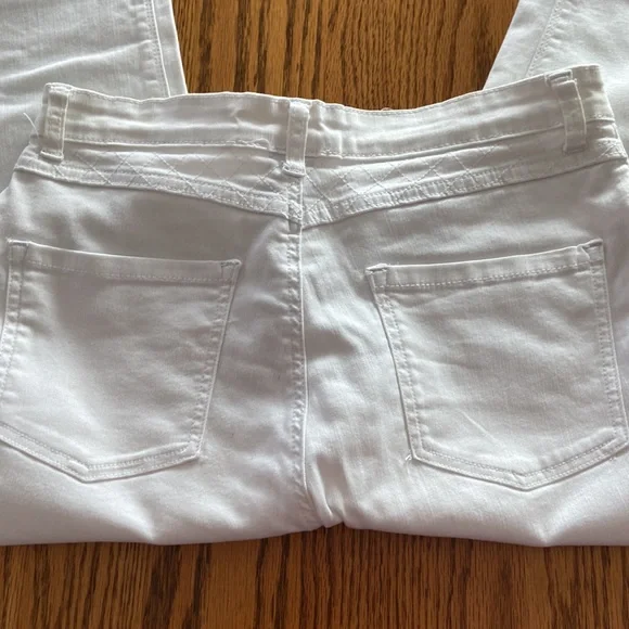 Sized 8 white jeans. Great condition. - Picture 4 of 5
